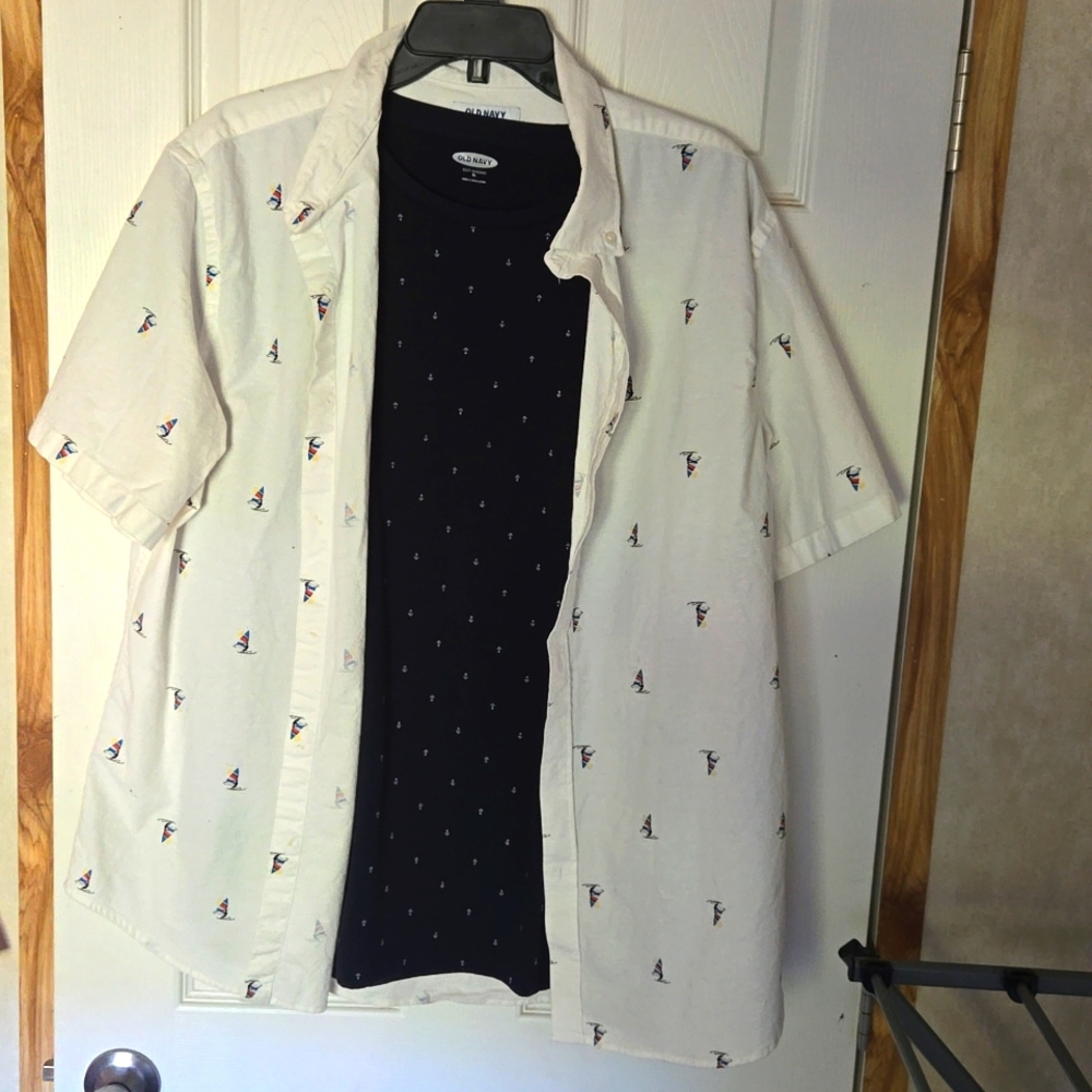 Mens Button down shirt with tshirt to match..
